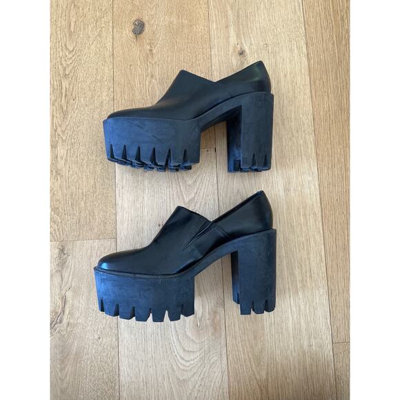 Stella McCartney - Chunky Lug Sole Platform Clogs in Black - Picture 3 of 11
